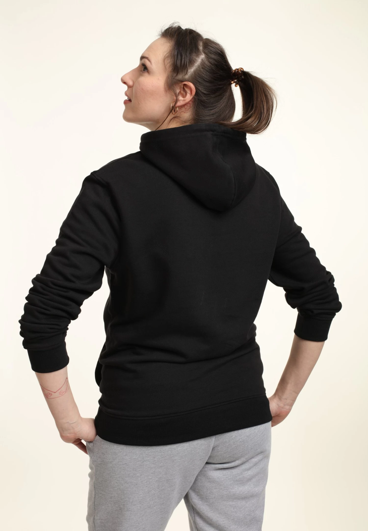 Disney Classic Mickey Tropical MouseFelpa Con CappuccioBlack Donna Felpe H3A21J2ED-Q11 2 Disney Classic Mickey Tropical MouseFelpa Con CappuccioBlack Donna Felpe H3A21J2ED-Q11 - immagine 2